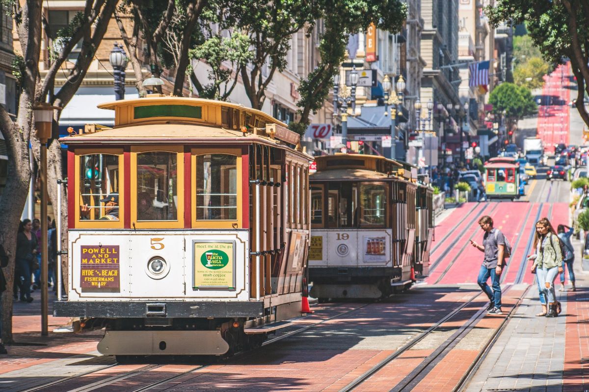 Two SF cable cars lined up on California Street.