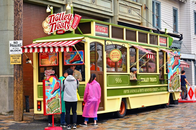 A cable car-shaped candy kiosk at Universal Studios Japan