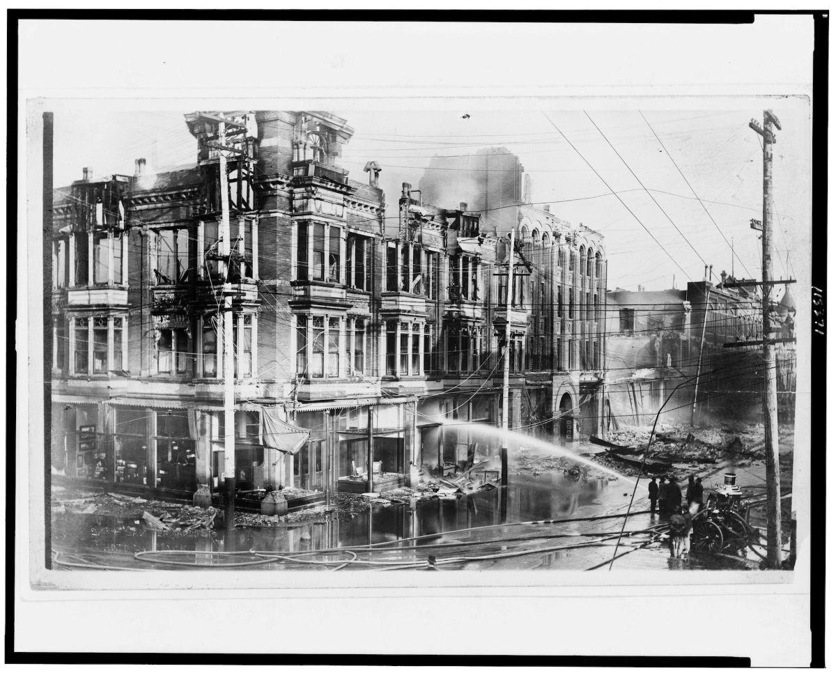 historic photo of a fire after the 1906 earthquake 