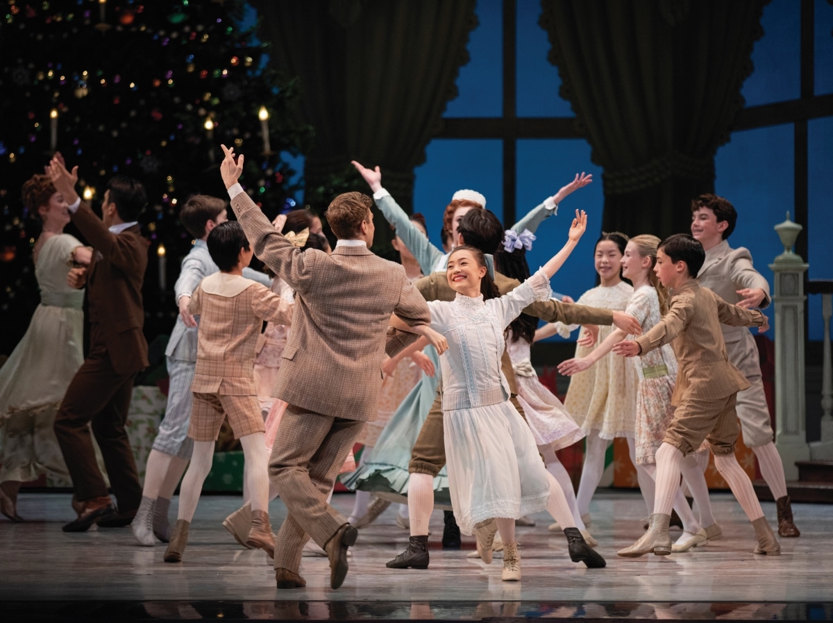 Sf ballet nutcracker, dancers with christmas tree